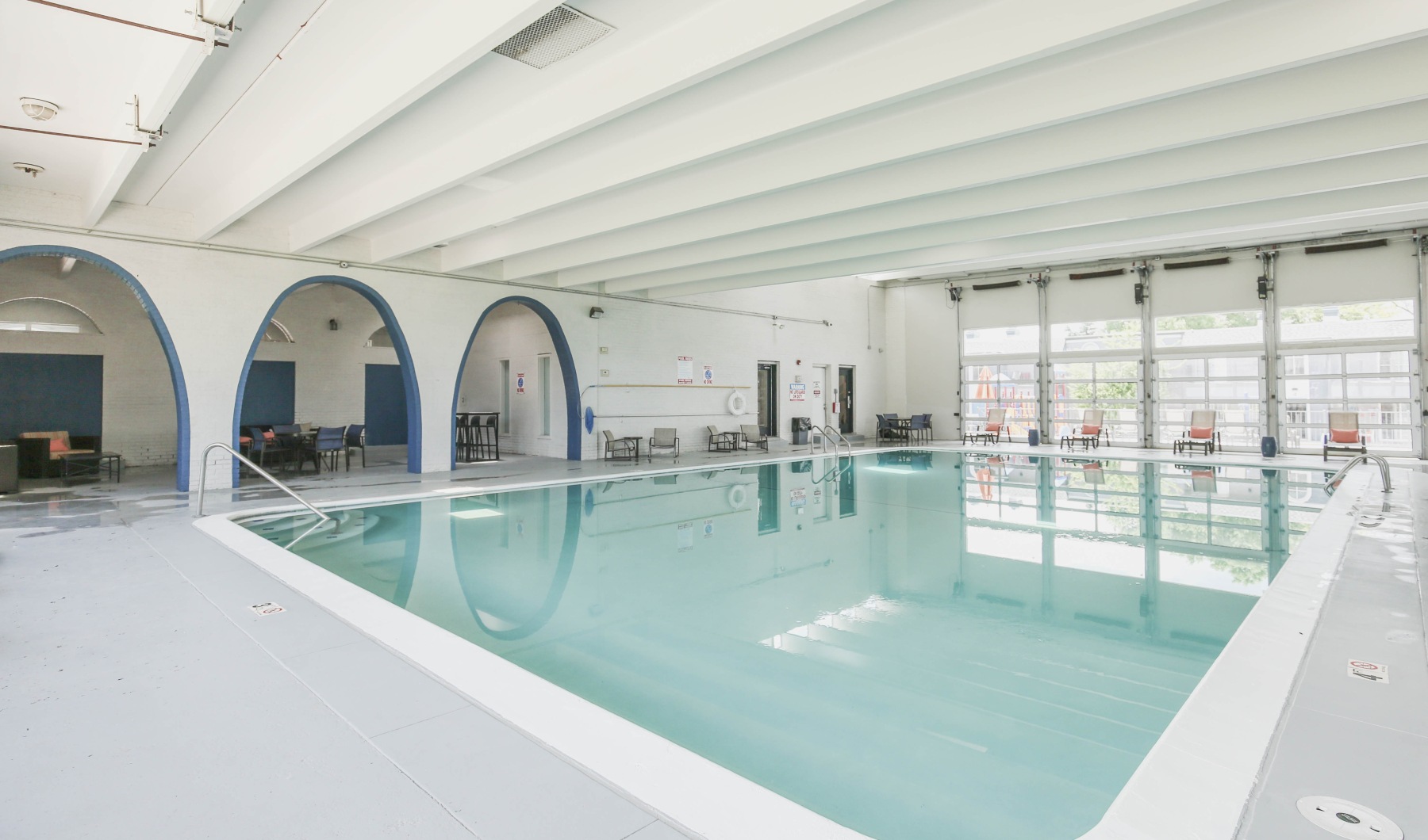Indoor swimming pool with arches